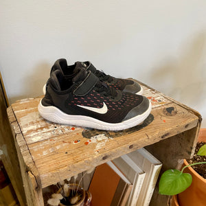 Nike Runner (size: youth 1)